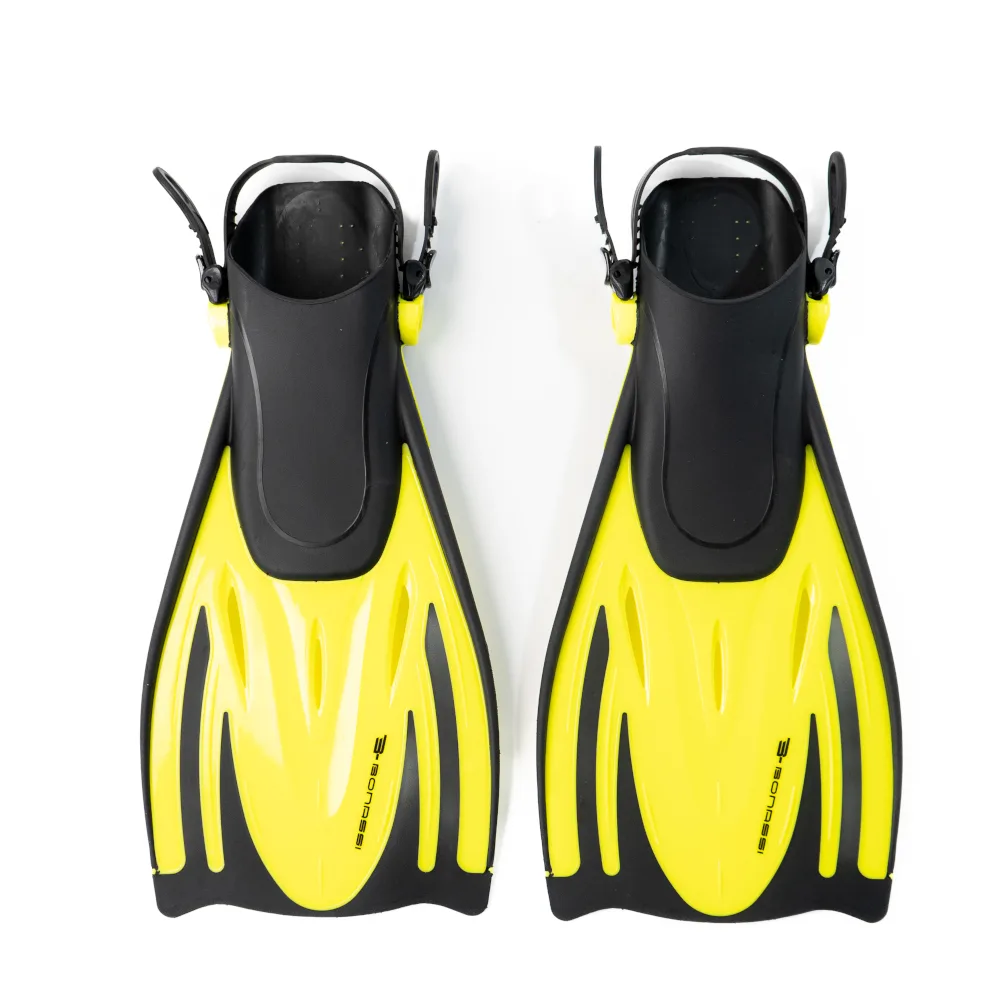 Bonassi Shark Whale Fins: Compact and highly buoyant short fins designed for snorkel tours and rental operations. Easy to put on, extremely durable, and perfect for beginners and frequent Caribbean snorkel trips.